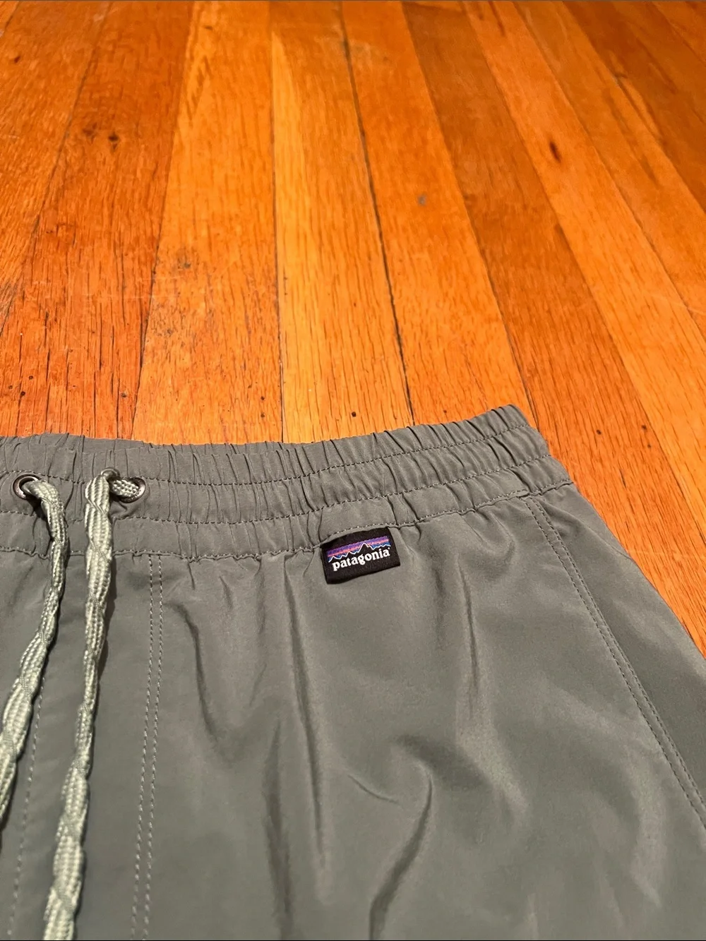 Patagonia Hydropeak Volley Hybrid Shorts in Green, Men’s size Small